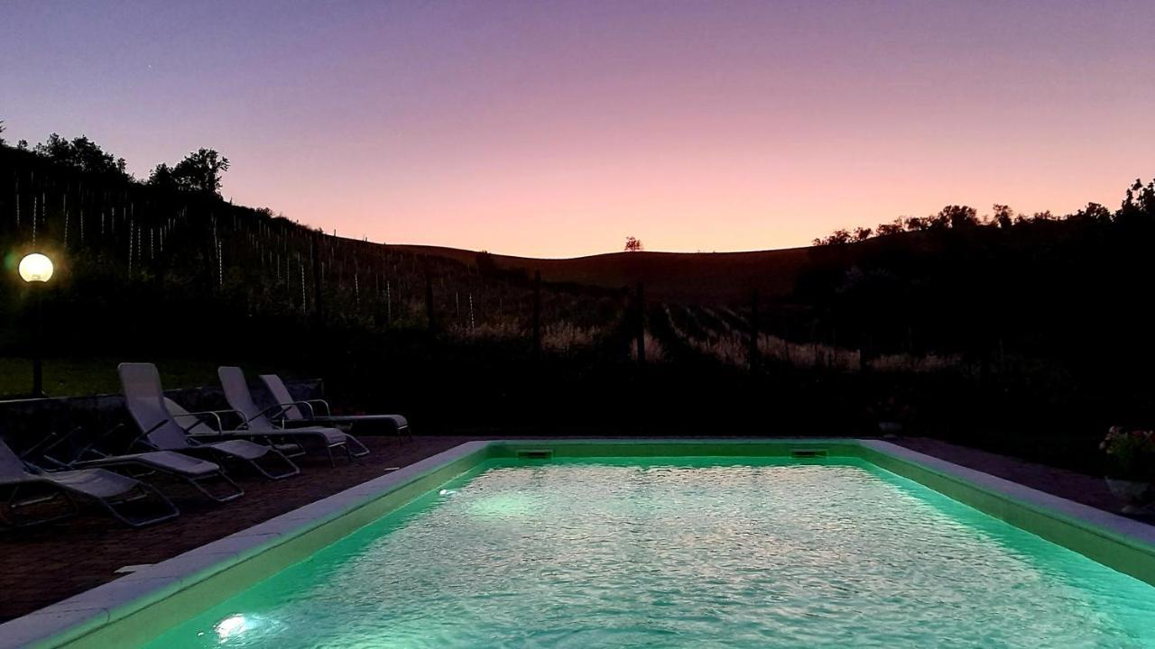 Agriturismo "Veritas" Bed & Wine Casaleggio Boiro Екстериор снимка