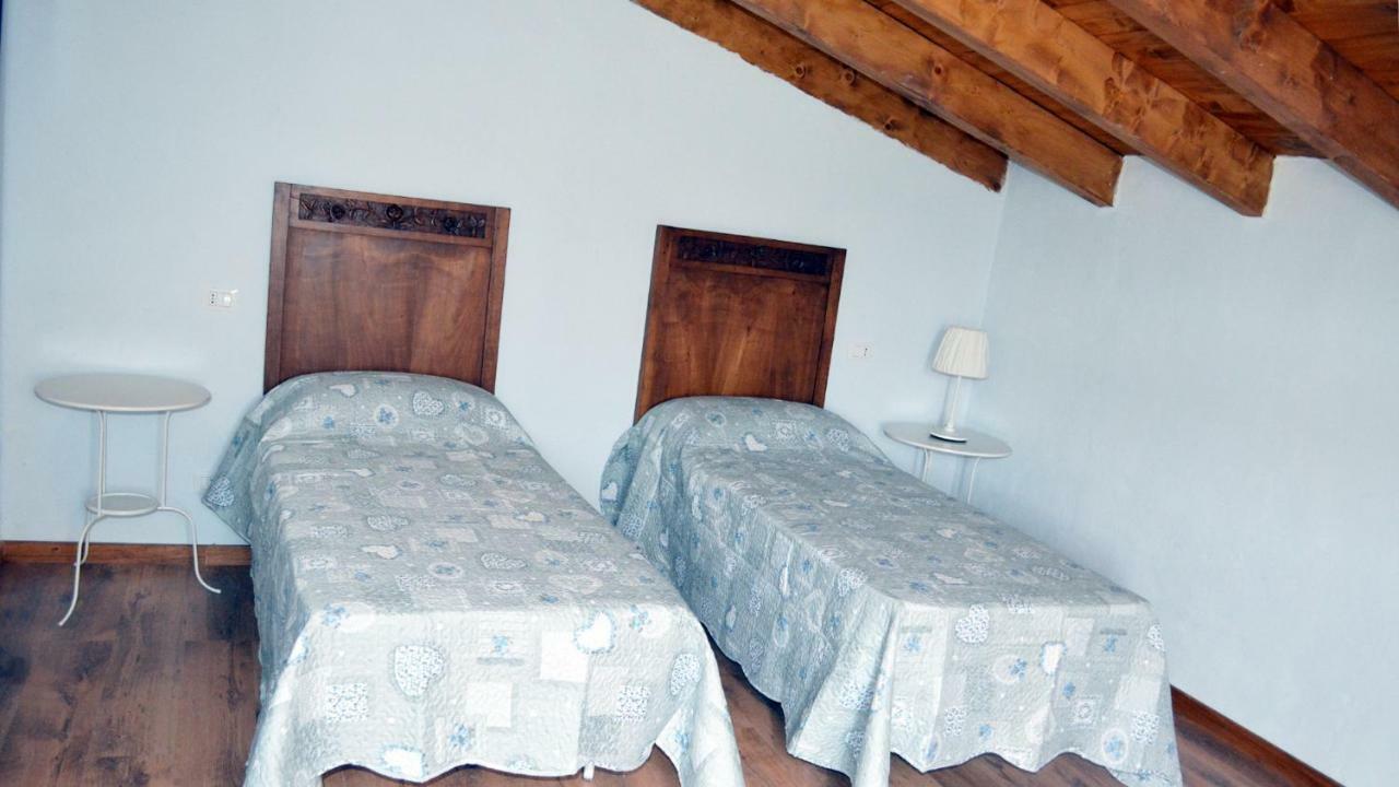 Agriturismo "Veritas" Bed & Wine Casaleggio Boiro Екстериор снимка