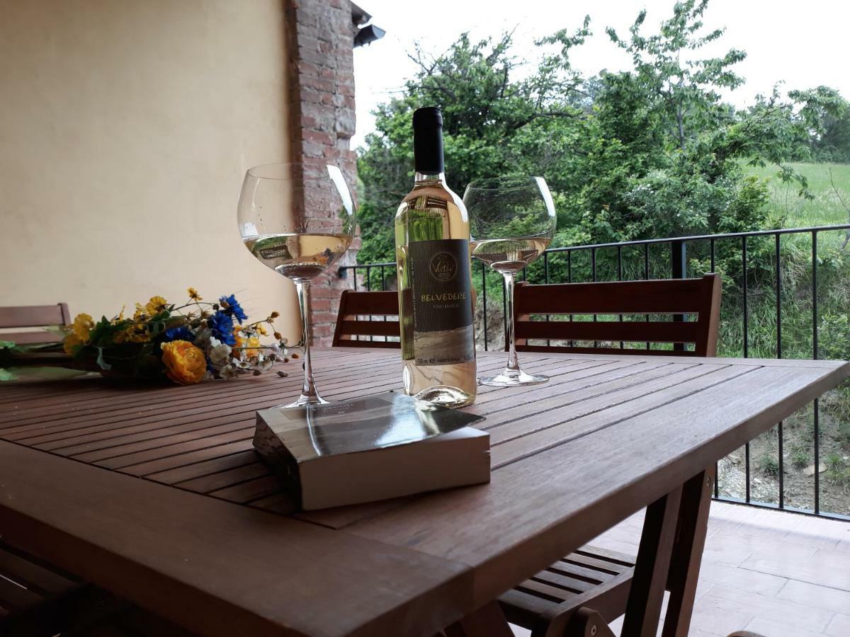 Agriturismo "Veritas" Bed & Wine Casaleggio Boiro Екстериор снимка